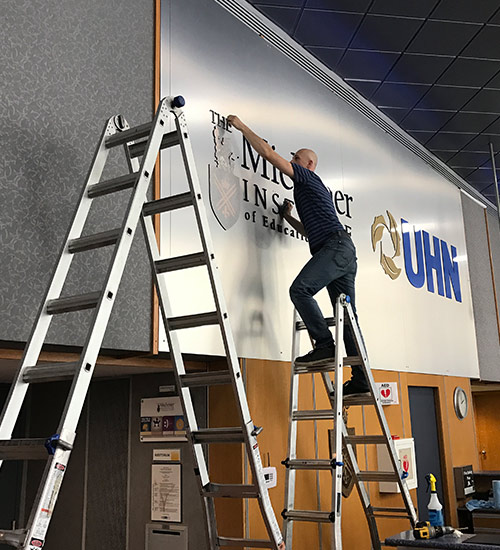 Sign Installer Toronto – Office & Retail Sign Installation Pros